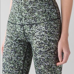 Lululemon cropped leggings 🍋